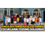 Çocukların yüzünü güldürüyoruz.